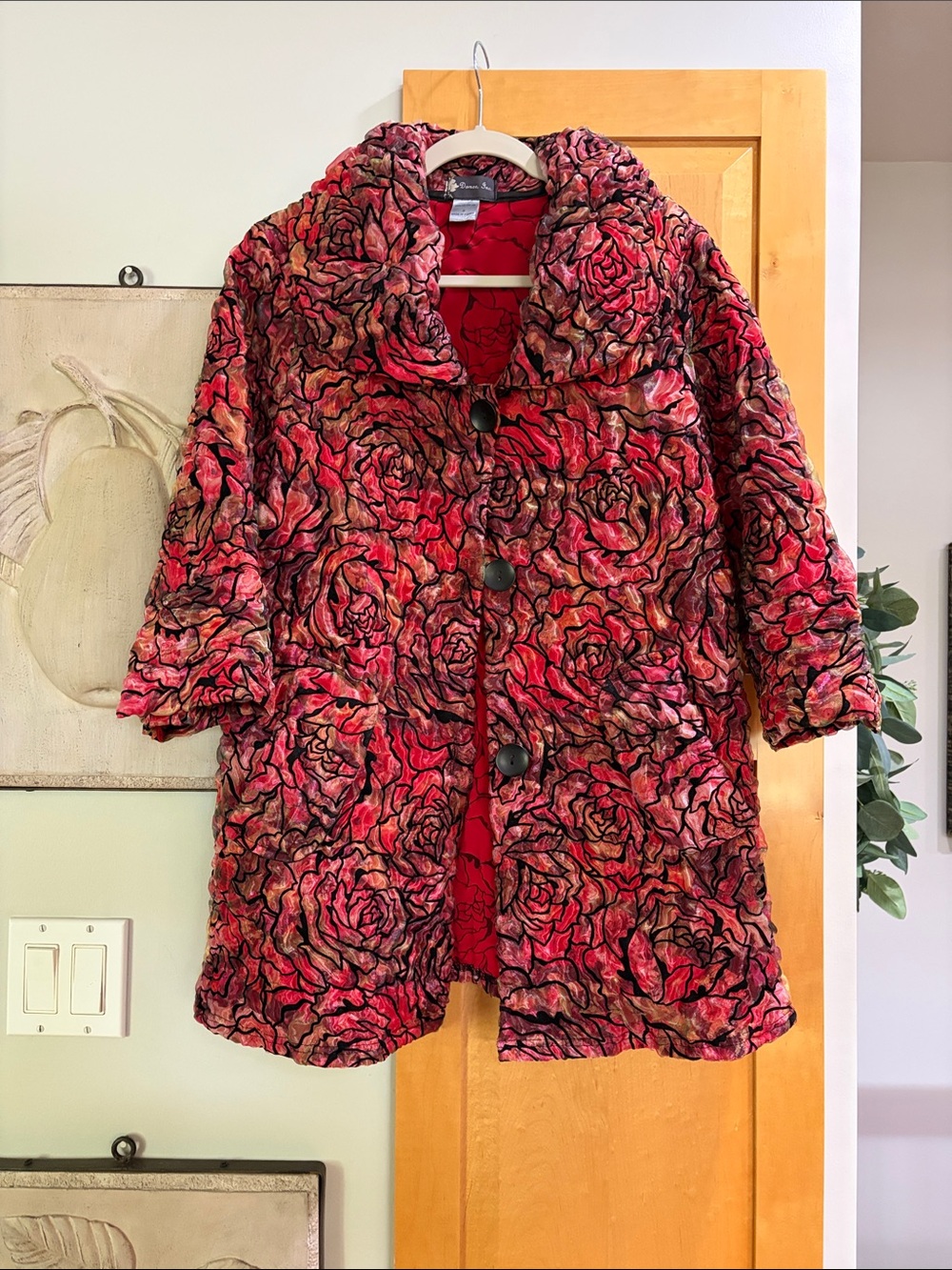 Damee, Inc. Gorgeous Red Rose Textured Floral Statement Jacket, size small